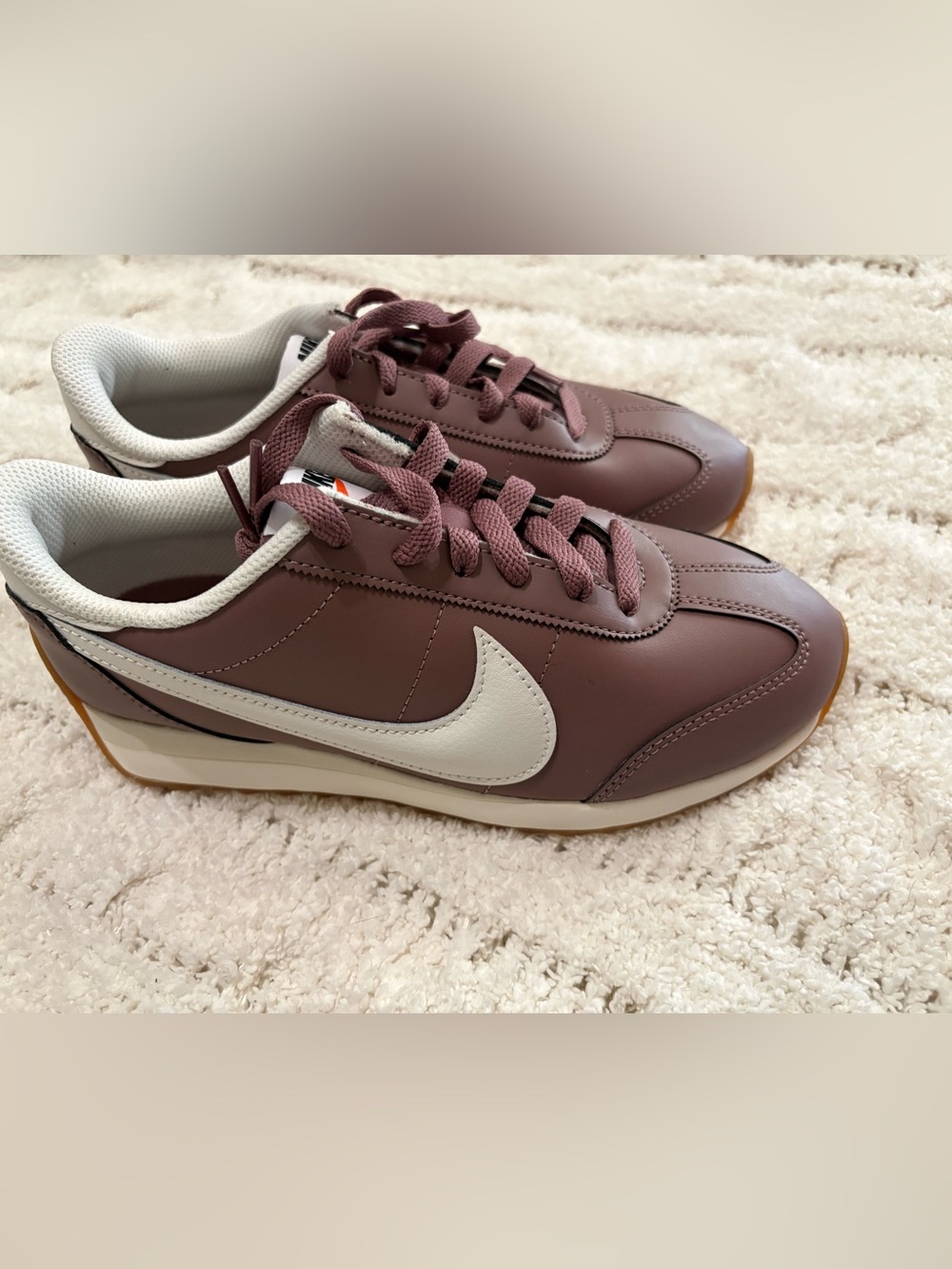 Nike Retro Runner Sneakers in Mauve and White - pacific LTR